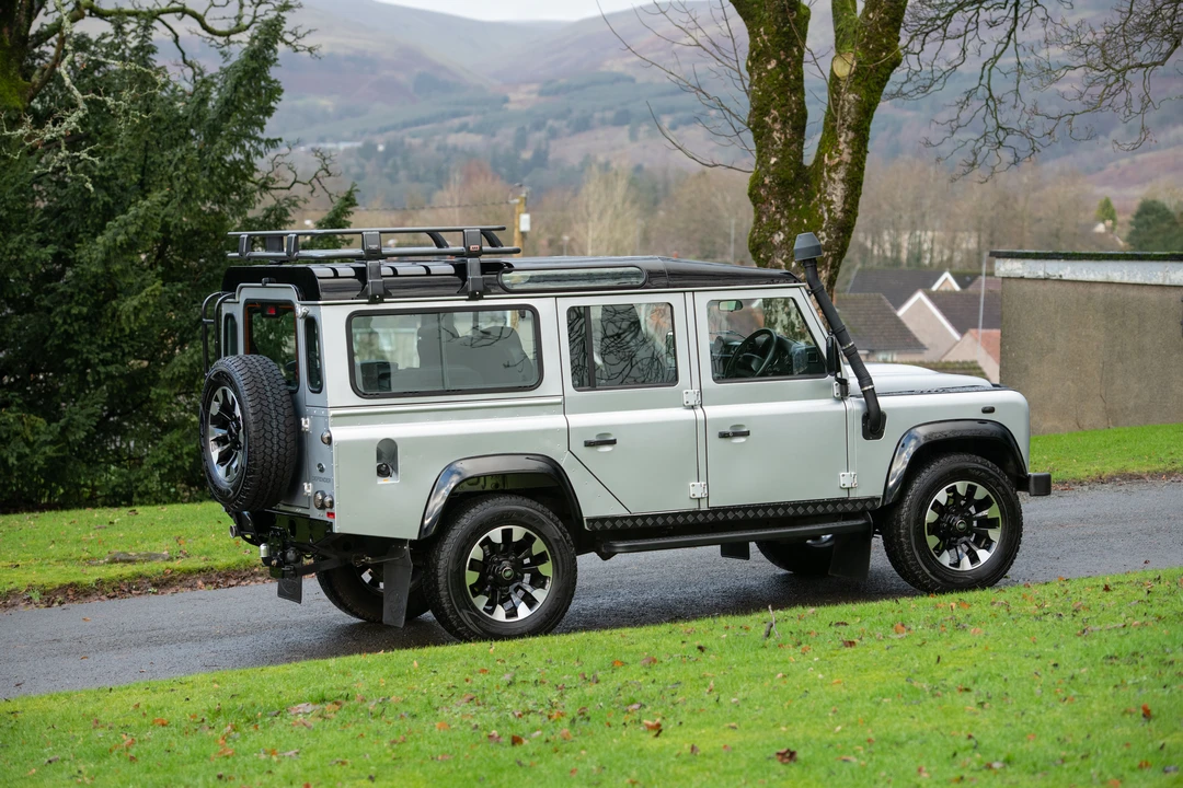 2014 Land Rover Defender 110 - Image 11 of 31