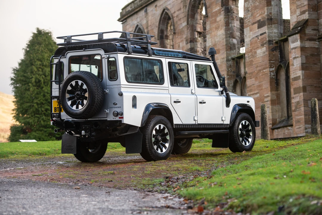 2014 Land Rover Defender 110 - Image 6 of 31