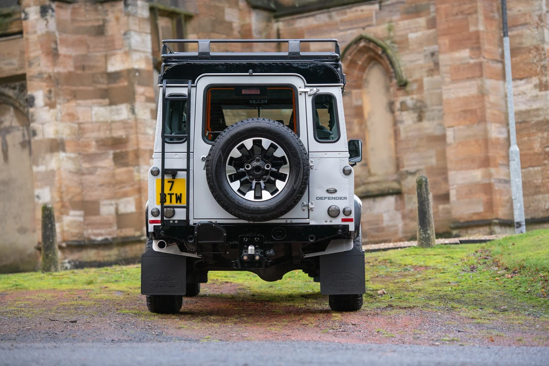 2014 Land Rover Defender 110 - Image 7 of 31