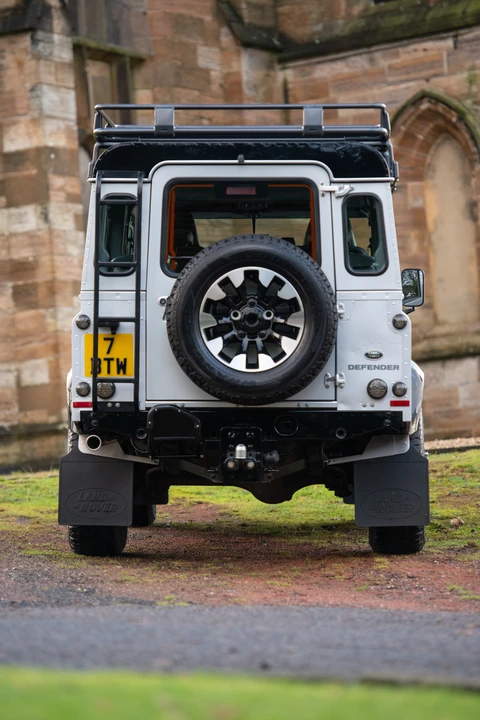 2014 Land Rover Defender 110 - Image 13 of 31