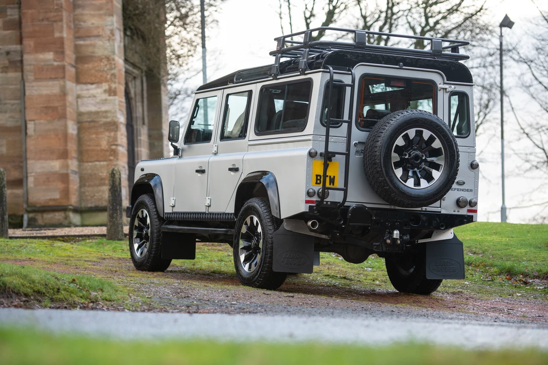 2014 Land Rover Defender 110 - Image 8 of 31