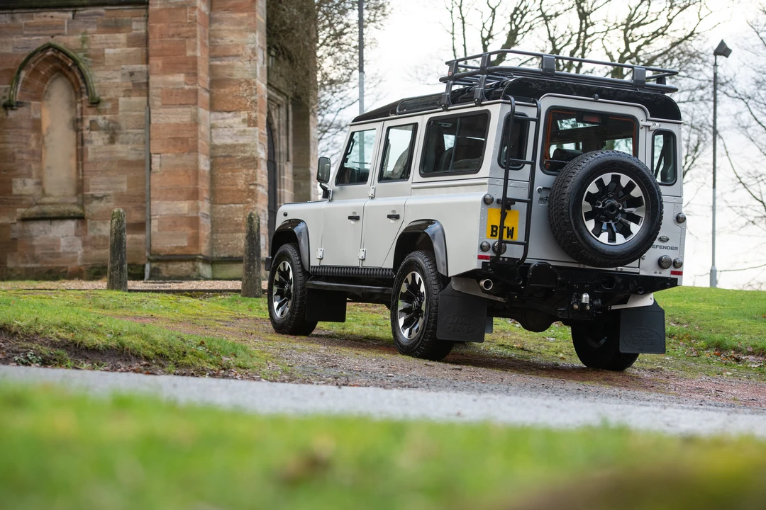 2014 Land Rover Defender 110 - Image 14 of 31