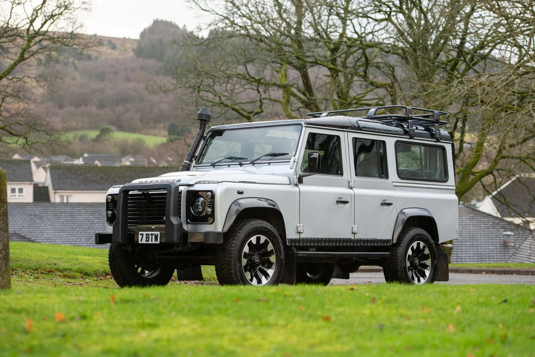2014 Land Rover Defender 110 - Image 15 of 31