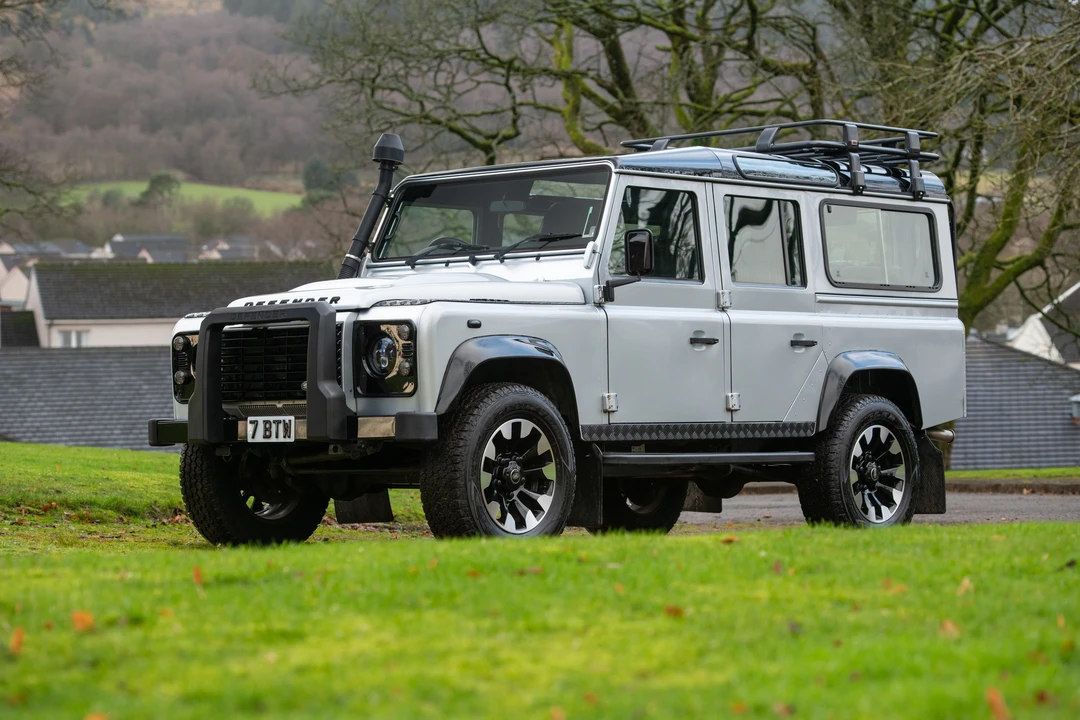 2014 Land Rover Defender 110 - Image 9 of 31