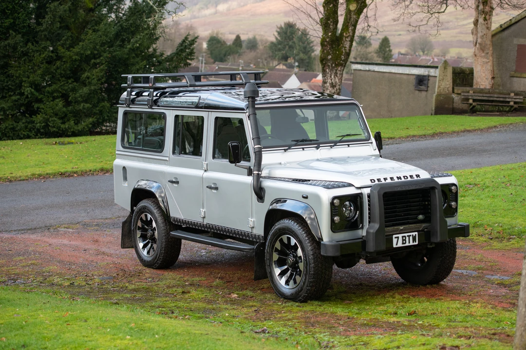 2014 Land Rover Defender 110 - Image 4 of 31