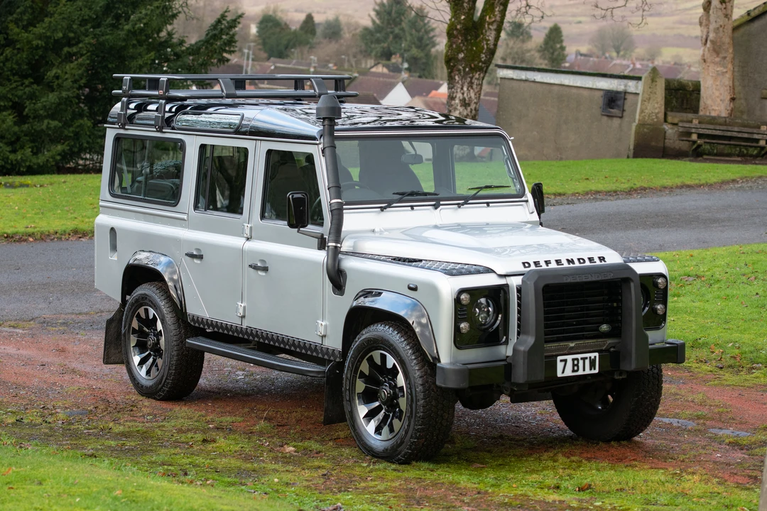 2014 Land Rover Defender 110 - Image 2 of 31