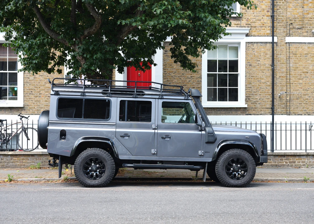 2014 Land Rover Defender 110 - Image 9 of 31