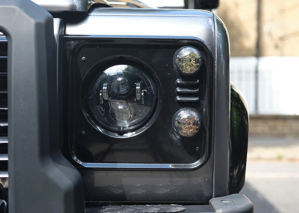 2014 Land Rover Defender 110 - Image 24 of 31