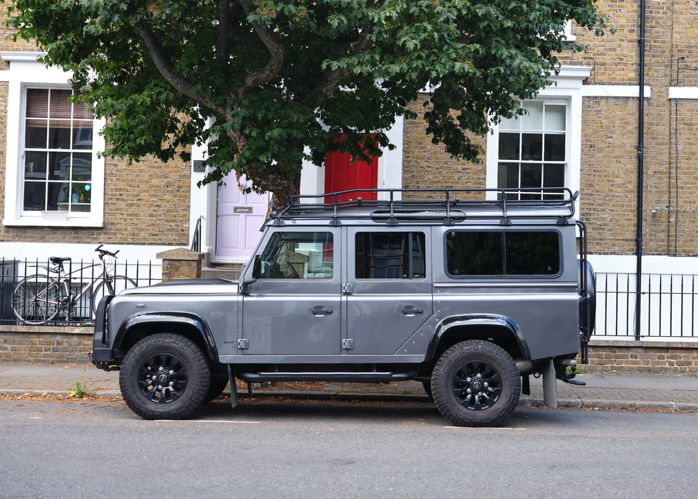 2014 Land Rover Defender 110 - Image 5 of 31