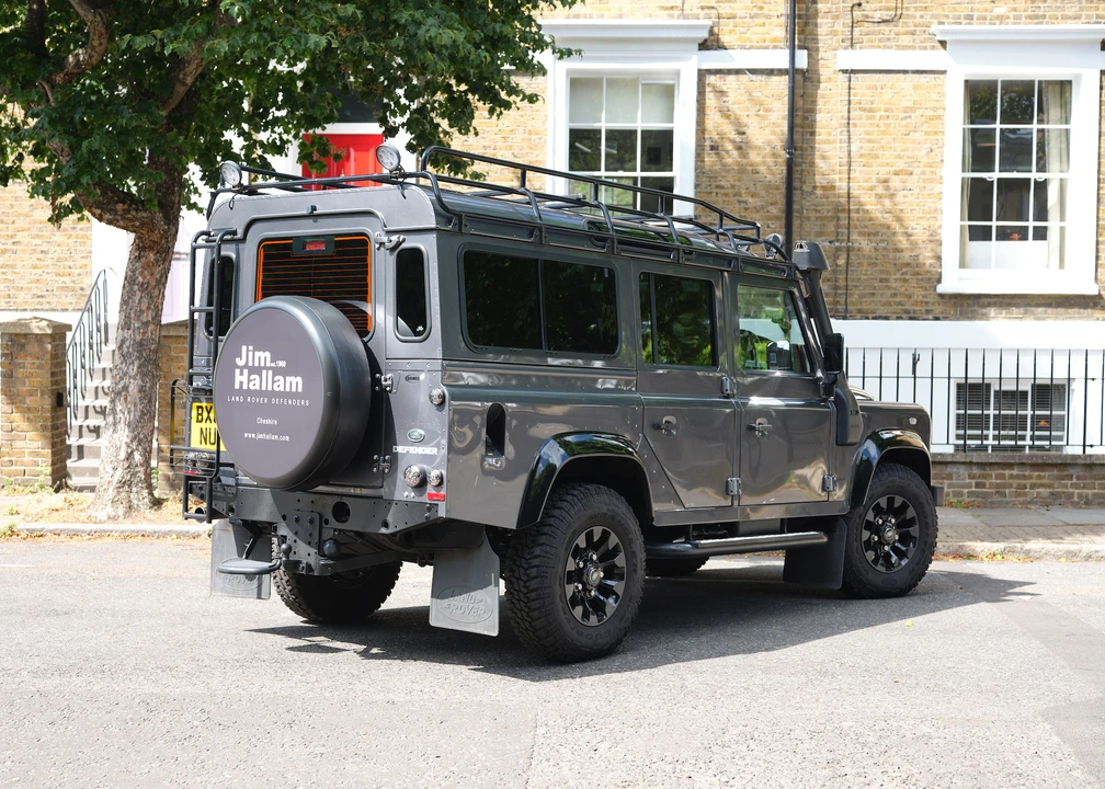 2014 Land Rover Defender 110 - Image 8 of 31