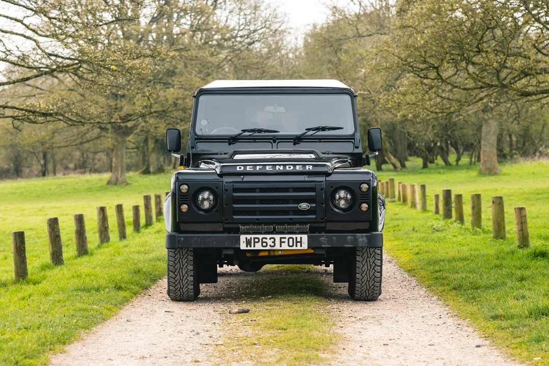 2014 Land Rover Defender 110 - Image 4 of 31