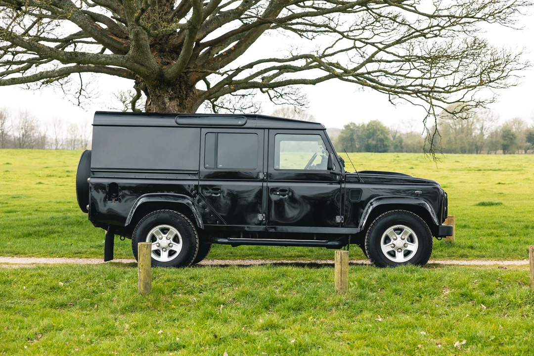 2014 Land Rover Defender 110 - Image 10 of 31