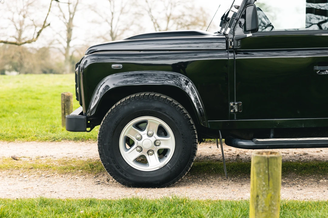 2014 Land Rover Defender 110 - Image 28 of 31