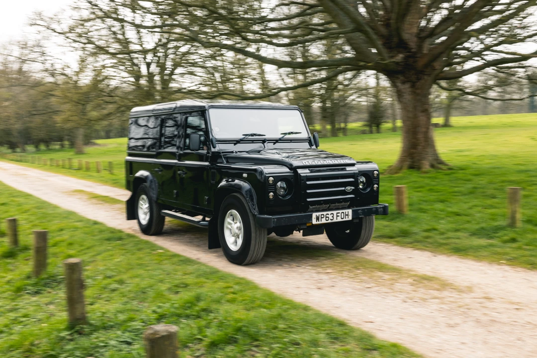 2014 Land Rover Defender 110 - Image 14 of 31