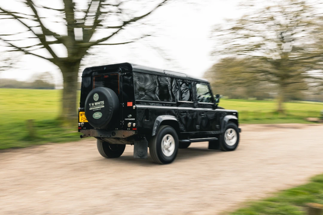 2014 Land Rover Defender 110 - Image 16 of 31