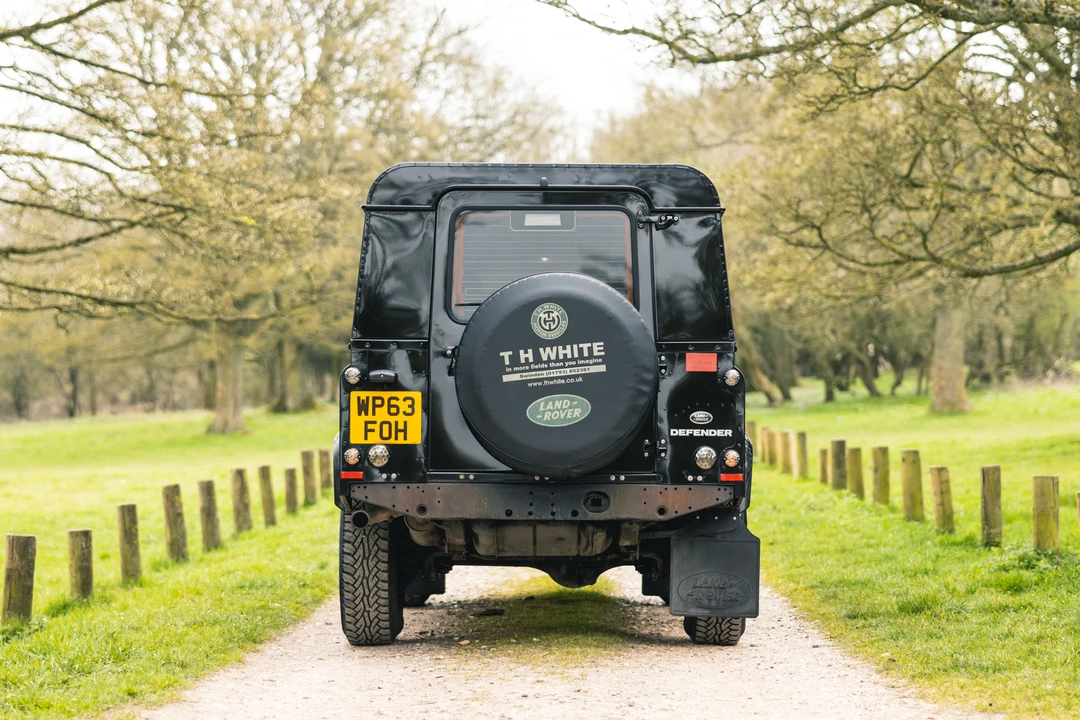 2014 Land Rover Defender 110 - Image 18 of 31