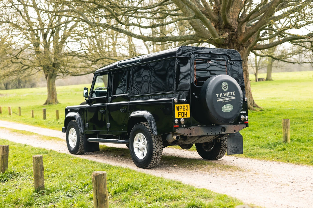 2014 Land Rover Defender 110 - Image 3 of 31