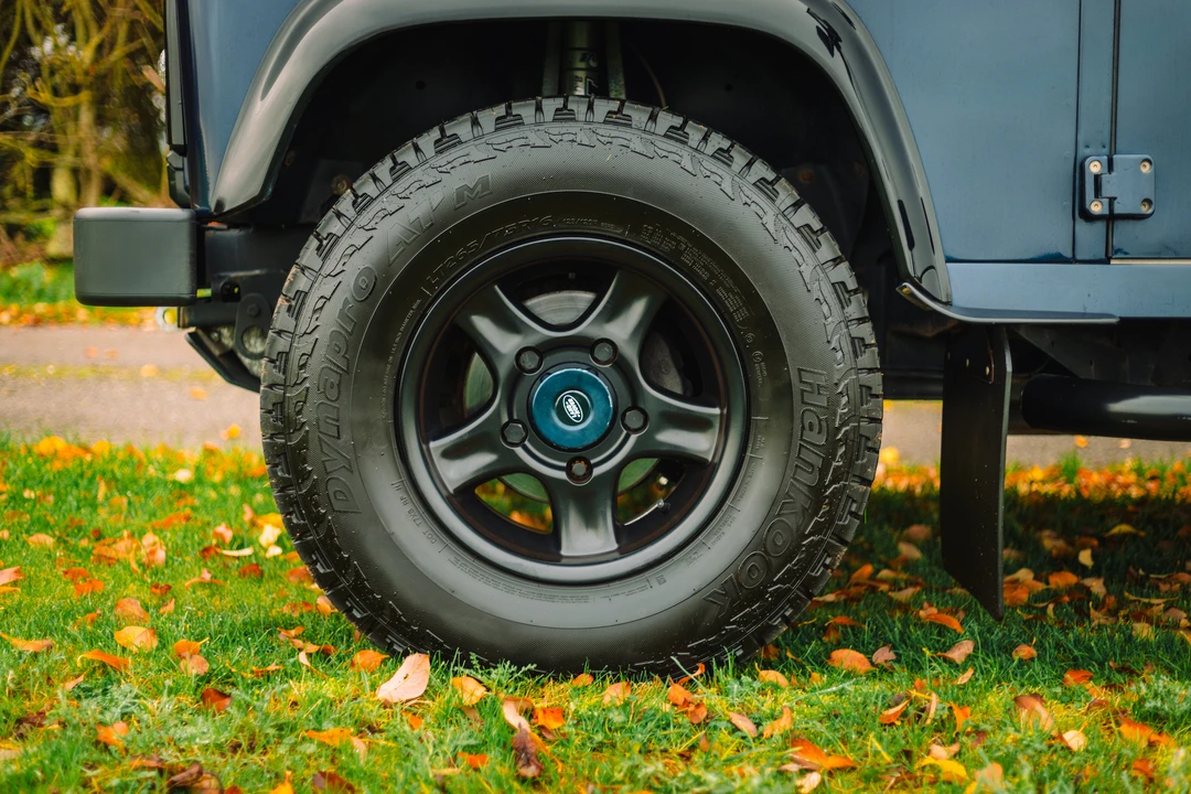 2014 Land Rover Defender 110 - Image 17 of 31