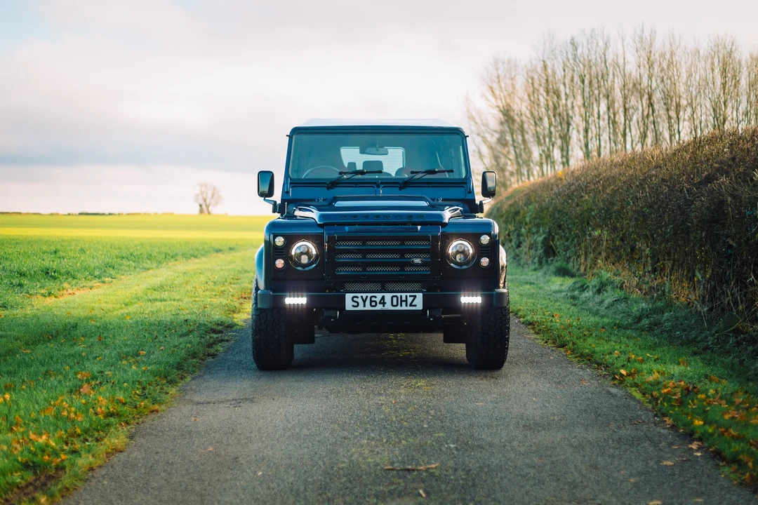 2014 Land Rover Defender 110 - Image 6 of 31