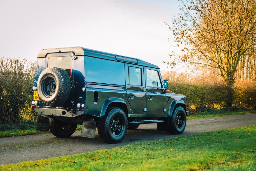 2014 Land Rover Defender 110 - Image 7 of 31