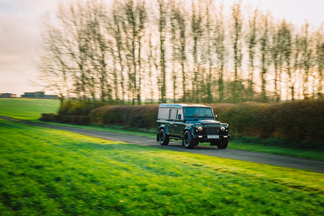 2014 Land Rover Defender 110 - Image 9 of 31