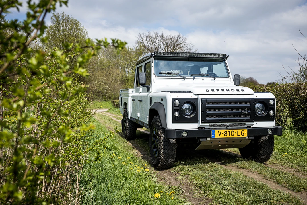 2014 Land Rover Defender 130 - Image 16 of 31