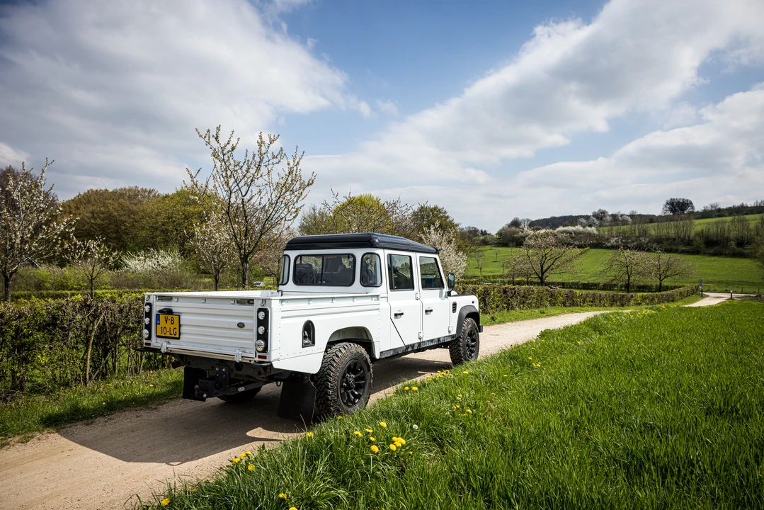 2014 Land Rover Defender 130 - Image 19 of 31