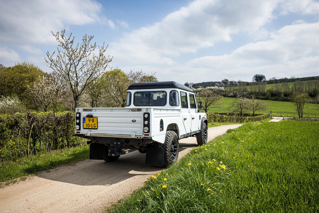 2014 Land Rover Defender 130 - Image 13 of 31