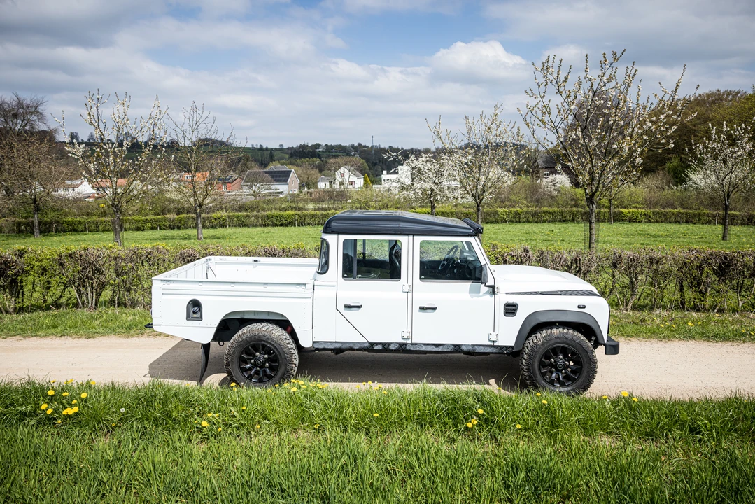 2014 Land Rover Defender 130 - Image 12 of 31