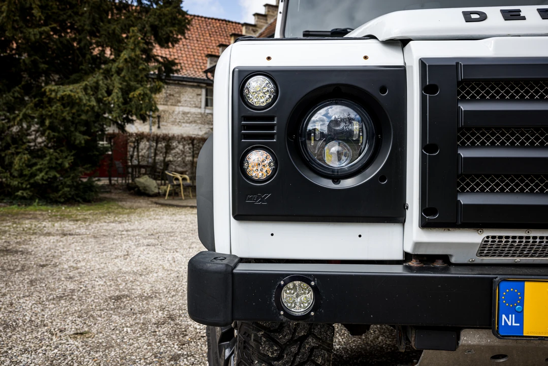 2014 Land Rover Defender 130 - Image 25 of 31
