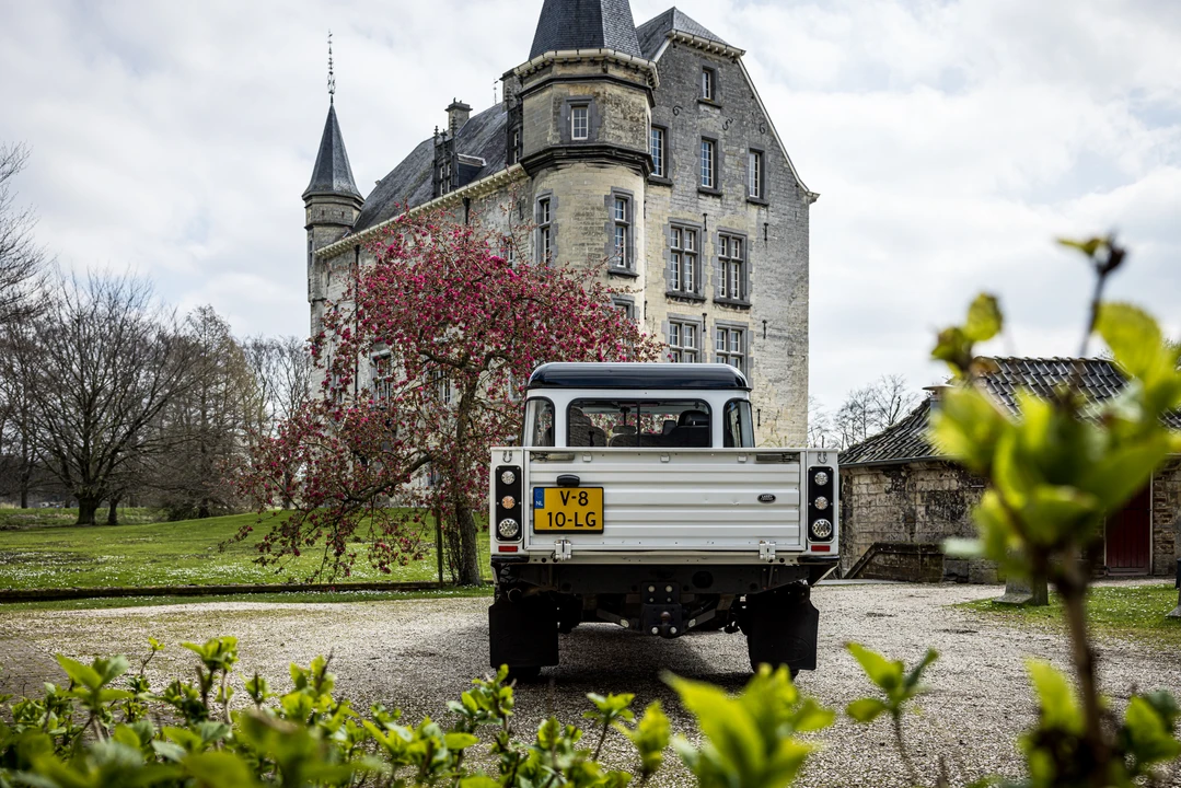 2014 Land Rover Defender 130 - Image 14 of 31