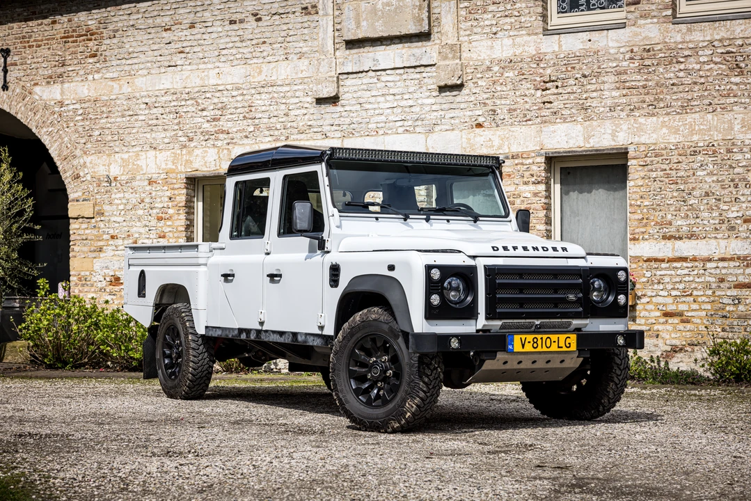 2014 Land Rover Defender 130 - Image 4 of 31
