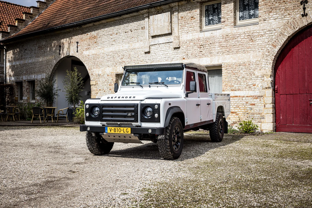 2014 Land Rover Defender 130 - Image 9 of 31