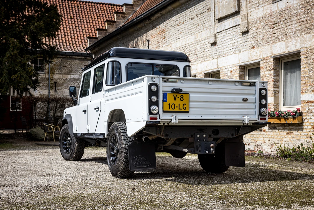 2014 Land Rover Defender 130 - Image 7 of 31