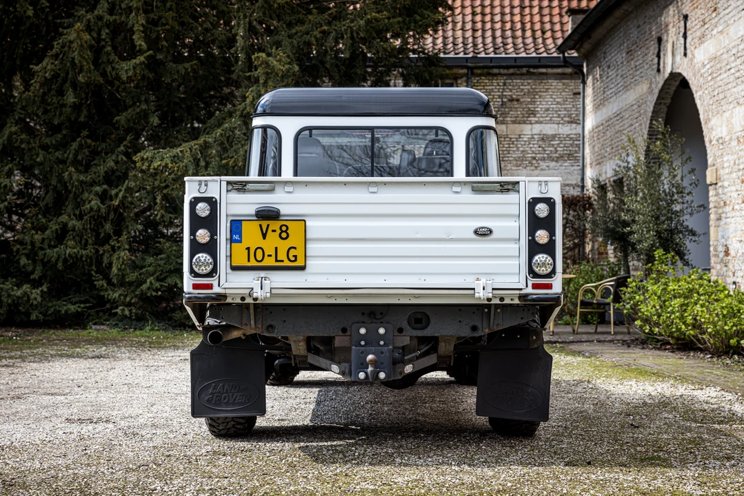 2014 Land Rover Defender 130 - Image 6 of 31