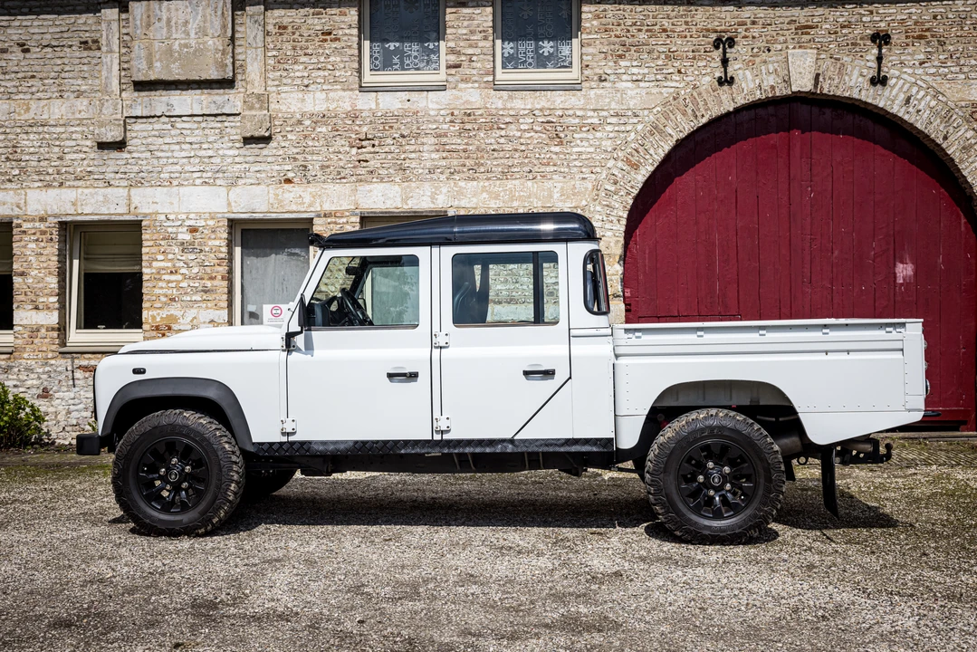 2014 Land Rover Defender 130 - Image 8 of 31