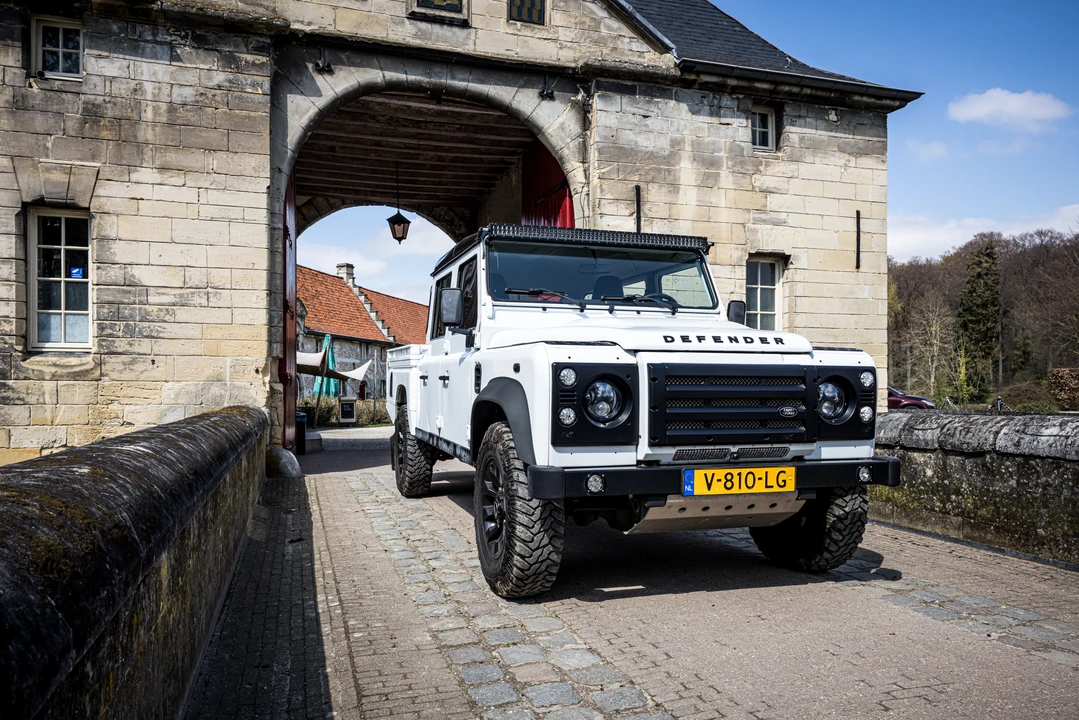 2014 Land Rover Defender 130 - Image 20 of 31