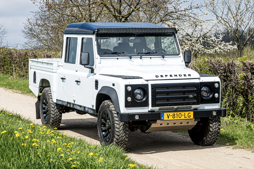 2014 Land Rover Defender 130 - Image 2 of 31