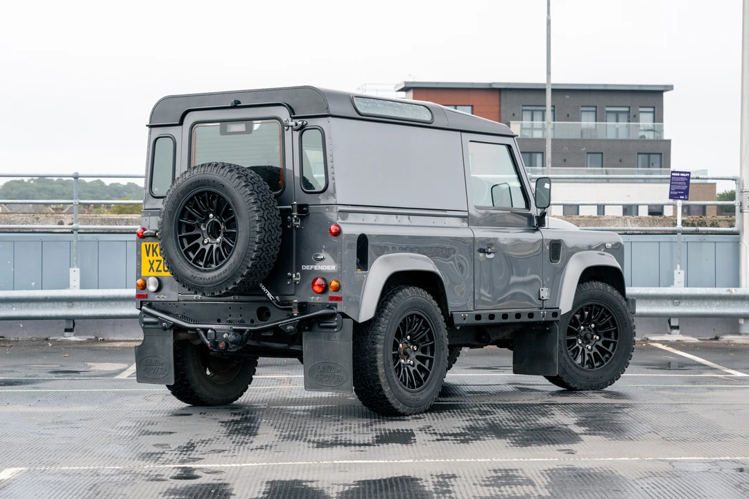 2014 Land Rover Defender 90 - Image 5 of 31