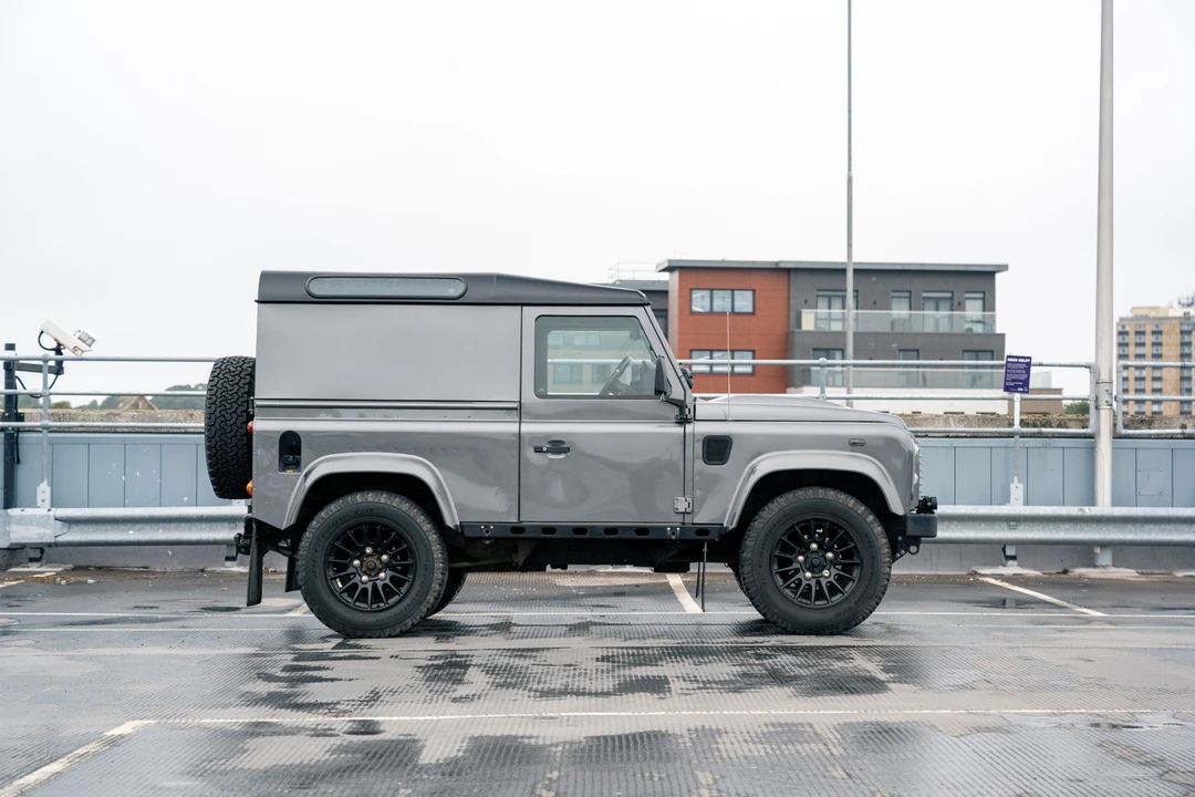 2014 Land Rover Defender 90 - Image 4 of 31