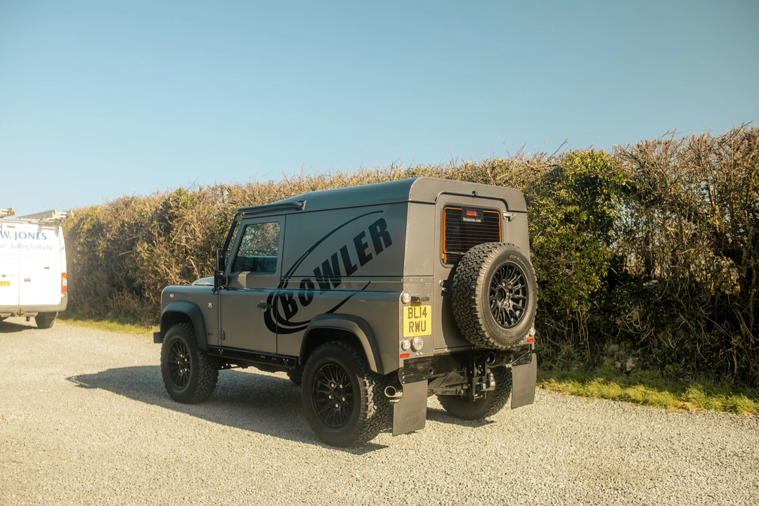 2014 Land Rover Defender 90 - Image 15 of 31