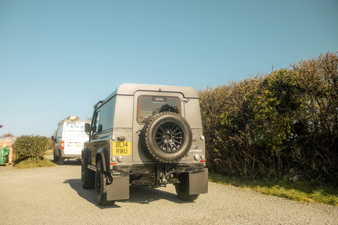 2014 Land Rover Defender 90 - Image 7 of 31