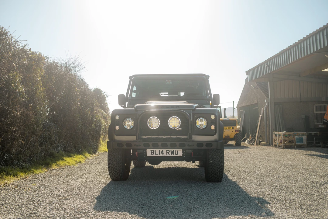 2014 Land Rover Defender 90 - Image 3 of 31