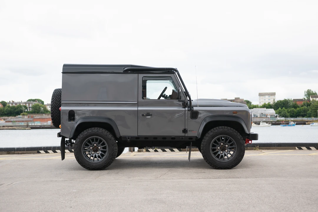 2014 Land Rover Defender 90 - Image 5 of 31