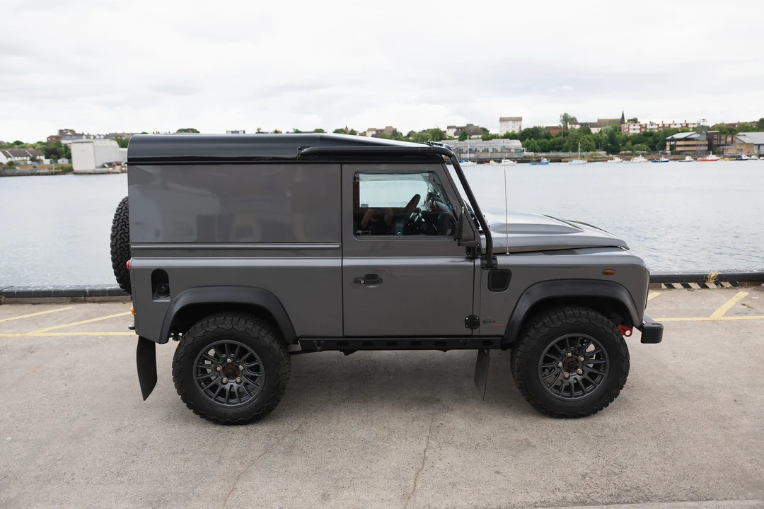 2014 Land Rover Defender 90 - Image 13 of 31