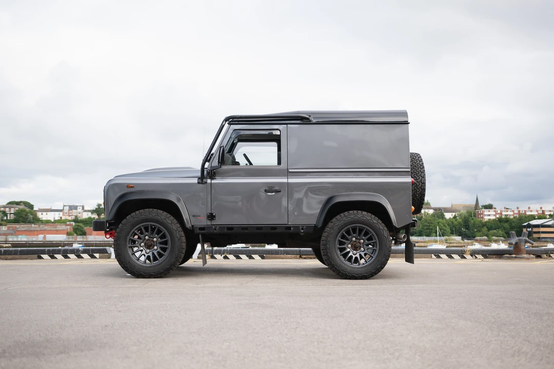 2014 Land Rover Defender 90 - Image 9 of 31