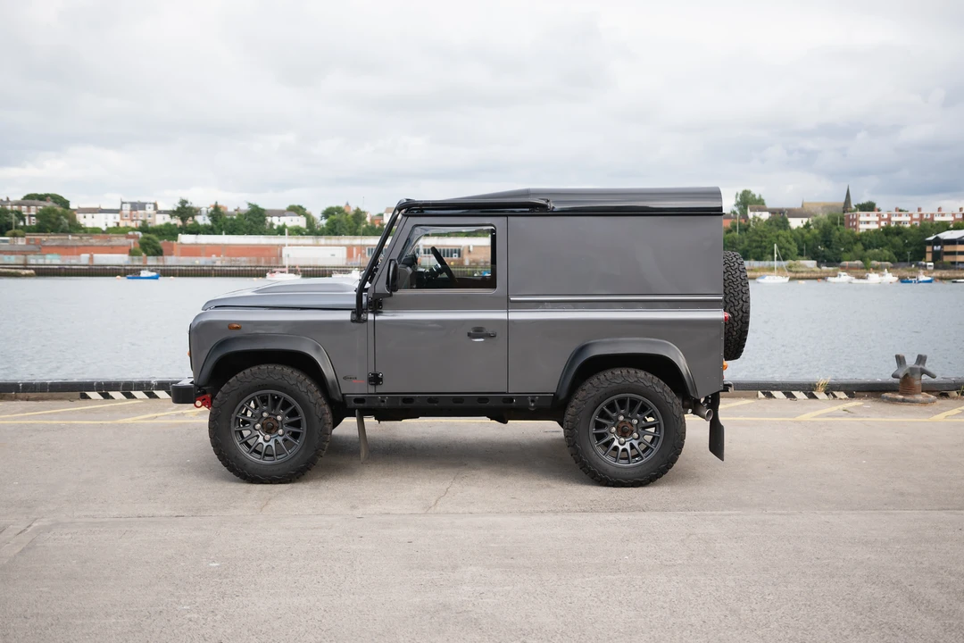 2014 Land Rover Defender 90 - Image 16 of 31