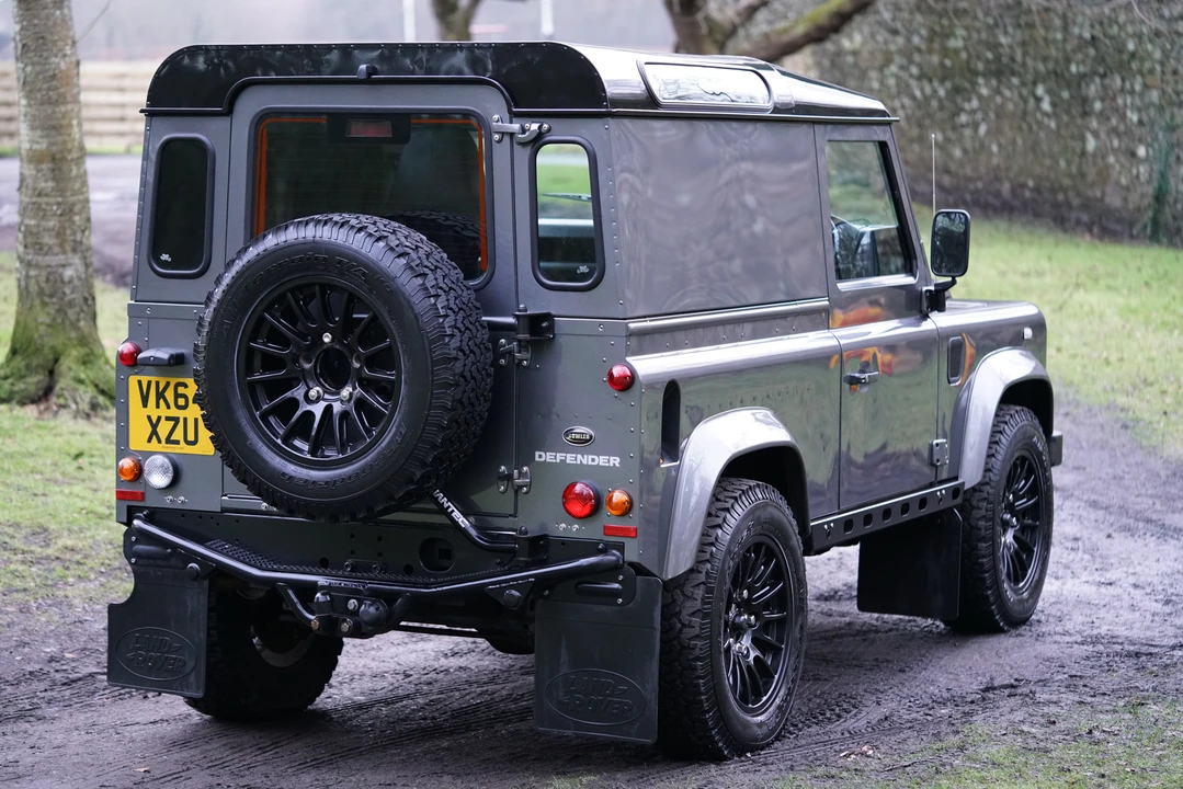 2014 Land Rover Defender 90 - Image 17 of 31