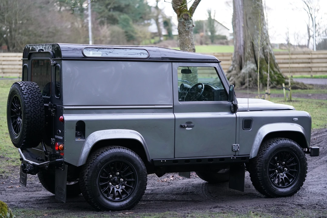 2014 Land Rover Defender 90 - Image 16 of 31