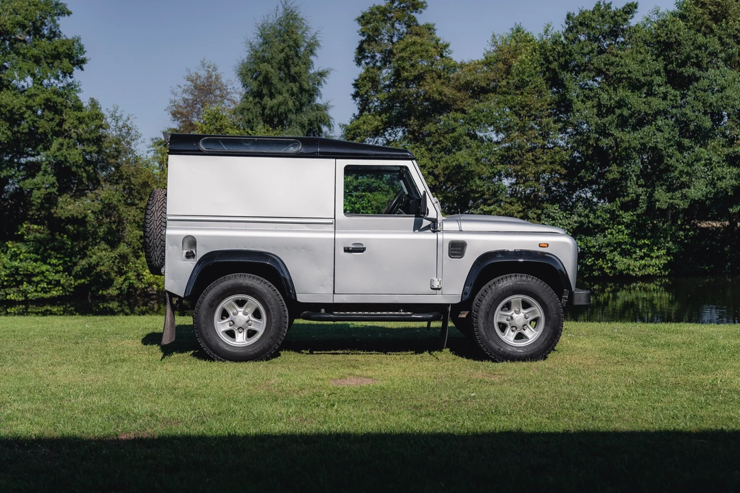 2014 Land Rover Defender 90 - Image 9 of 31